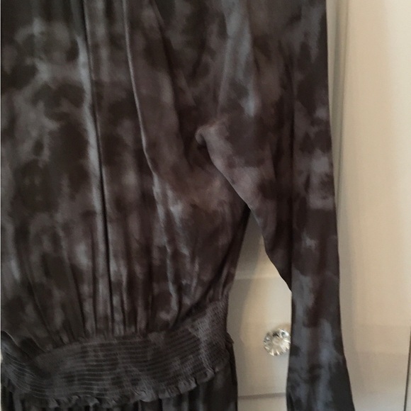 Women's Gray Tie-Dye Long Sleeve Dress - Picture 10 of 12